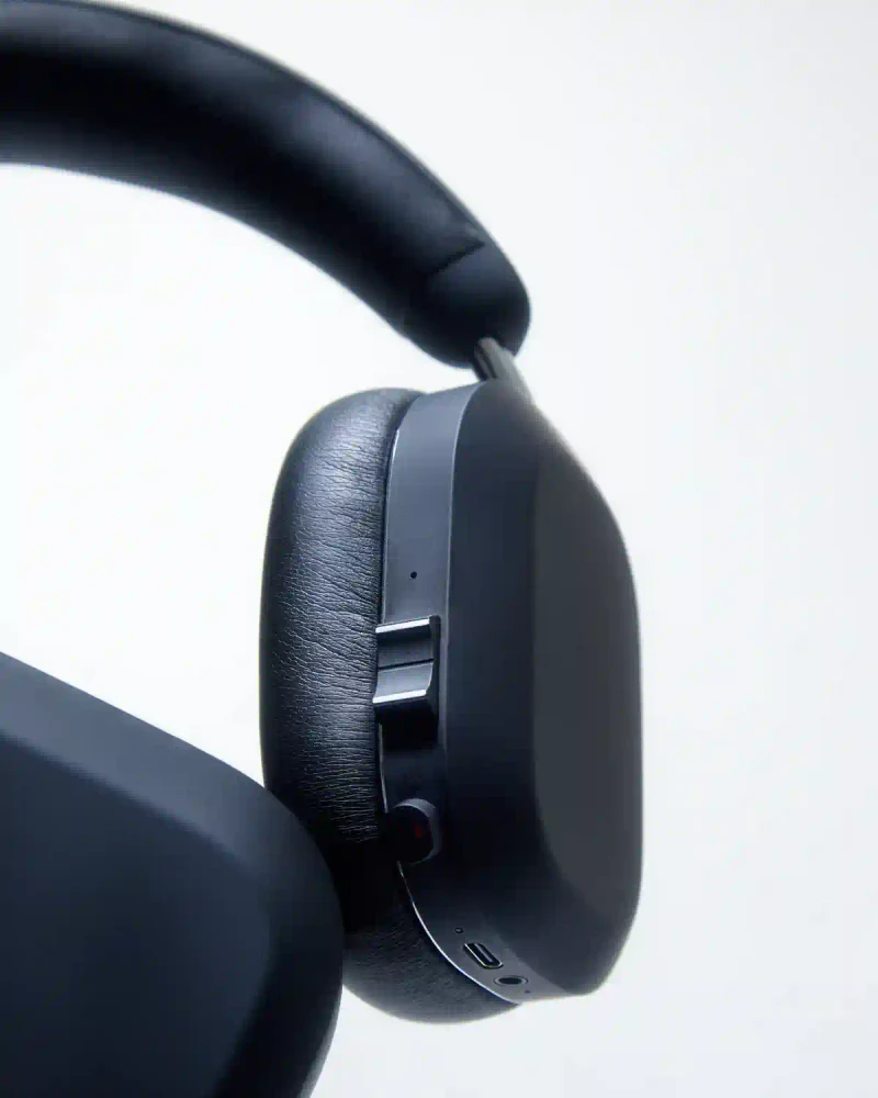 MONDO Over-Ear Black 7