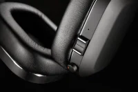 MONDO Over-Ear Black 4