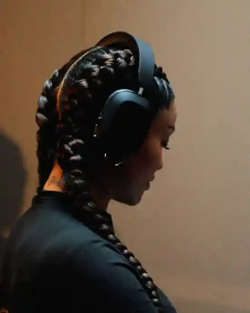 MONDO Over-Ear Black